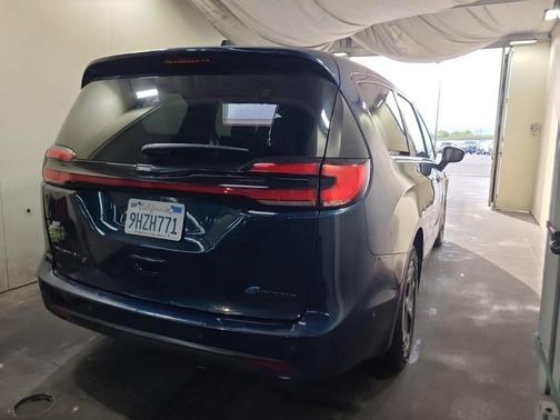 2023 Chrysler Pacifica Hybrid Limited