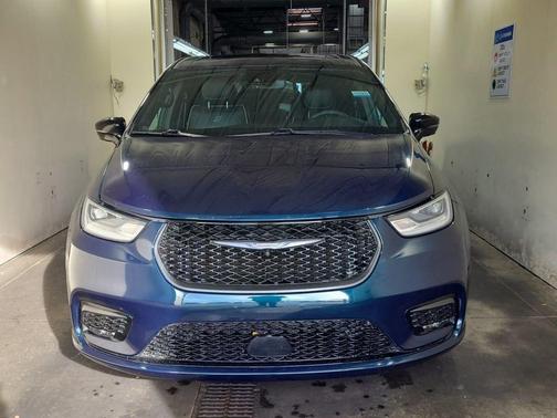 2023 Chrysler Pacifica Hybrid Limited
