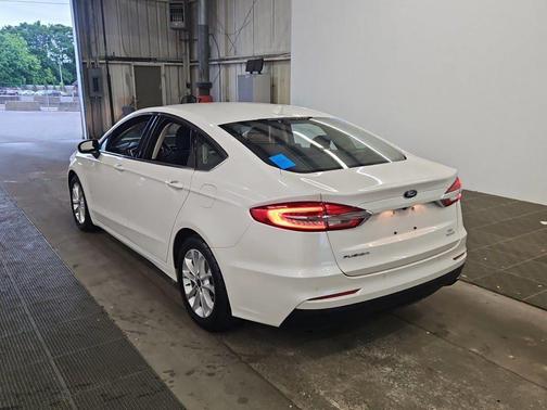 White Platinum Clearcoat Metallic 2019 Ford Fusion SE