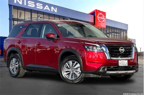 2025 Nissan Pathfinder SL