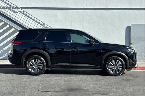 2024 Nissan Pathfinder S