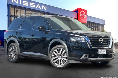 2022 Nissan Pathfinder SL