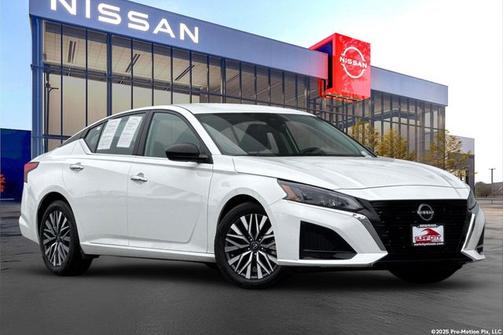 Glacier White 2025 Nissan Altima SV
