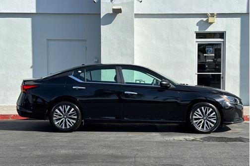 Black 2025 Nissan Altima SV
