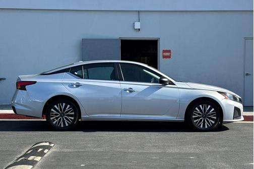 Brilliant Silver Metallic 2024 Nissan Altima 2.5 SV