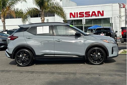 2023 Nissan Kicks SR