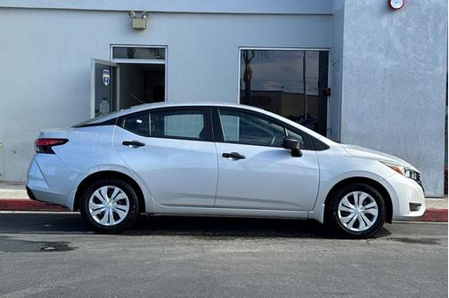 Brilliant Silver Metallic 2024 Nissan Versa 1.6 S