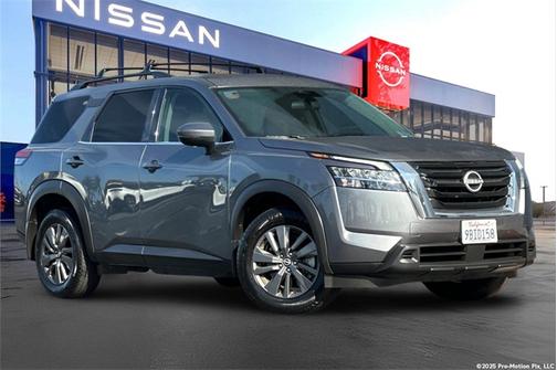 2022 Nissan Pathfinder SV