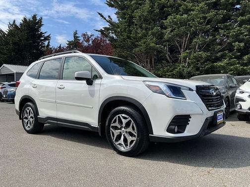 Crystal White Pearl 2022 Subaru Forester Premium