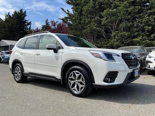 Crystal White Pearl 2022 Subaru Forester Premium
