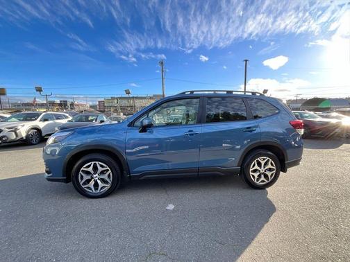 2024 Subaru Forester Premium