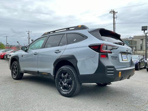 Ice Silver Metallic 2023 Subaru Outback Wilderness