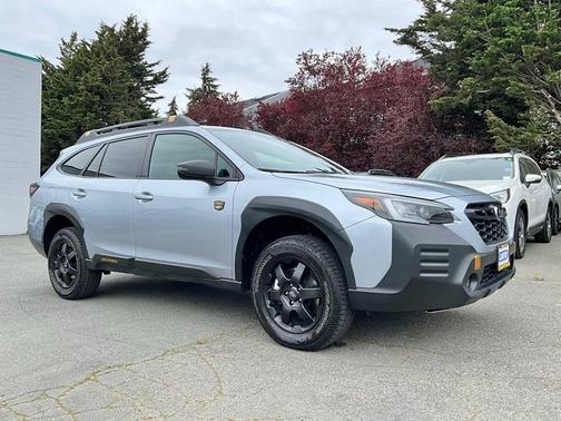 Ice Silver Metallic 2023 Subaru Outback Wilderness