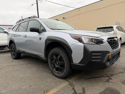 Ice Silver Metallic 2023 Subaru Outback Wilderness