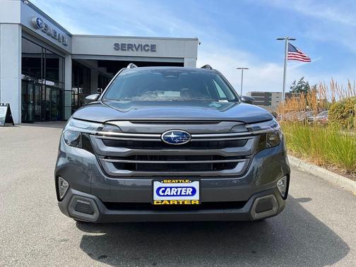 Magnetite Gray Metallic 2025 Subaru Forester Limited