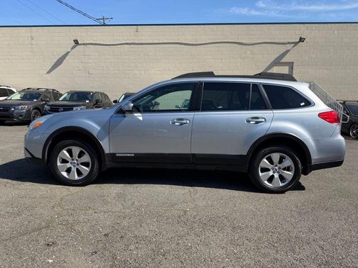 Ice Silver Metallic 2012 Subaru Outback 2.5i Limited