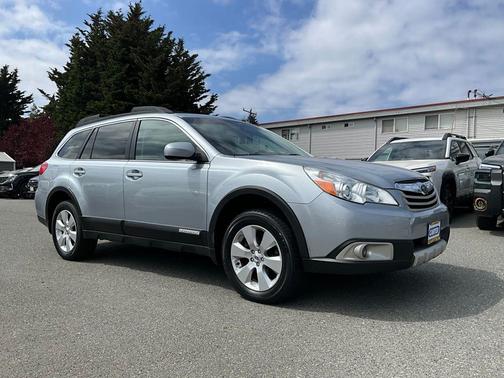 Ice Silver Metallic 2012 Subaru Outback 2.5i Limited