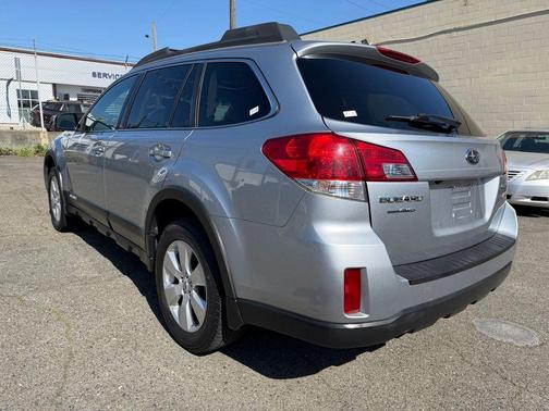 Ice Silver Metallic 2012 Subaru Outback 2.5i Limited