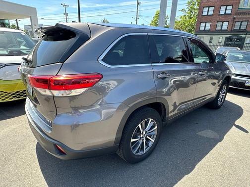 Predawn Gray Mica 2017 Toyota Highlander XLE