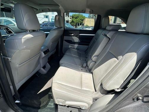 Predawn Gray Mica 2017 Toyota Highlander XLE