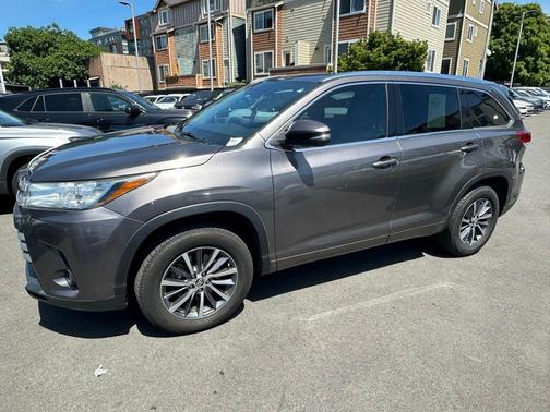 Predawn Gray Mica 2017 Toyota Highlander XLE