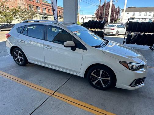 Crystal White Pearl 2022 Subaru Impreza Premium