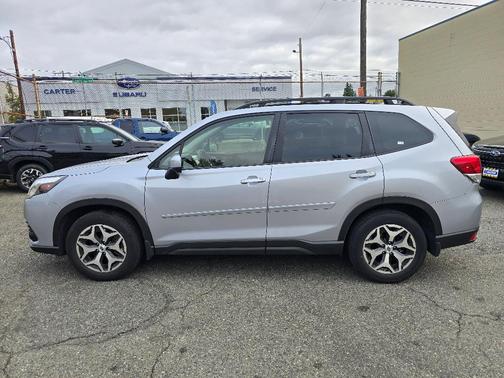Ice Silver Metallic 2023 Subaru Forester Premium