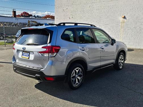 Ice Silver Metallic 2023 Subaru Forester Premium