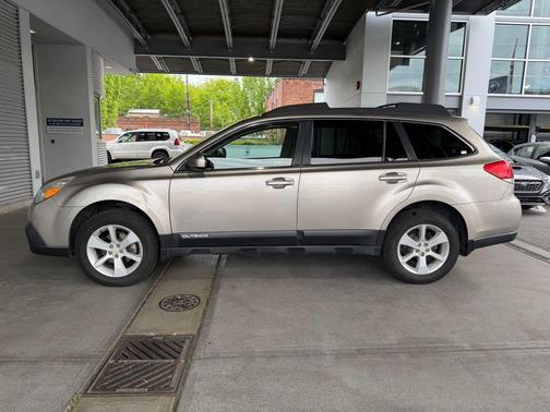 Tungsten Metallic 2014 Subaru Outback 2.5i Premium
