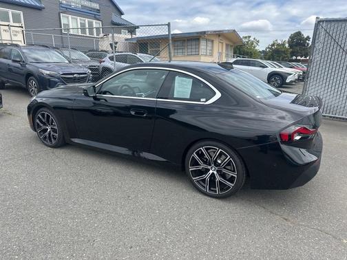 2022 BMW 230 i