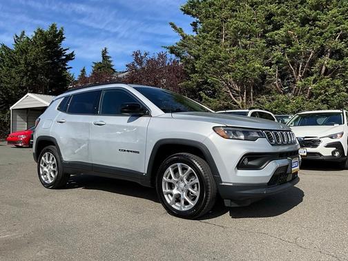 2024 Jeep Compass Latitude Lux