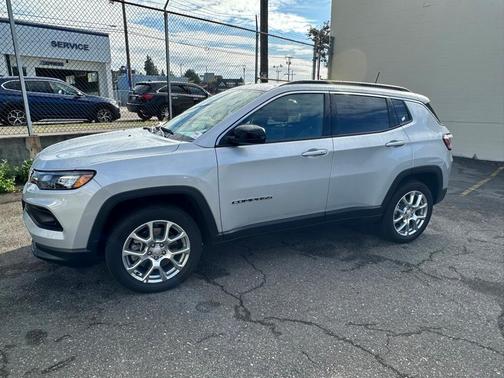 2024 Jeep Compass Latitude Lux