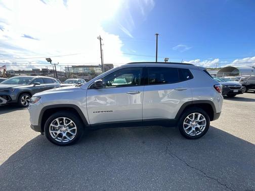 2024 Jeep Compass Latitude Lux