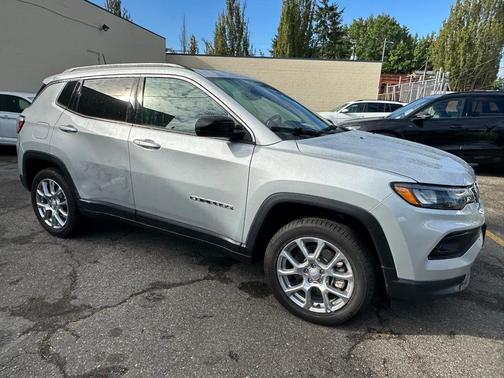2024 Jeep Compass Latitude Lux
