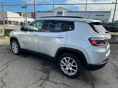 2024 Jeep Compass Latitude Lux