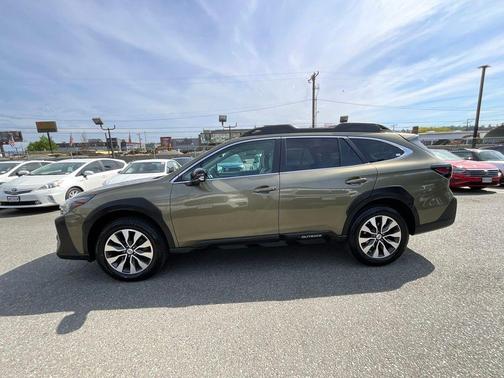 Autumn Green Metallic 2023 Subaru Outback Limited