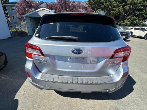 Ice Silver Metallic 2015 Subaru Outback 2.5i Premium