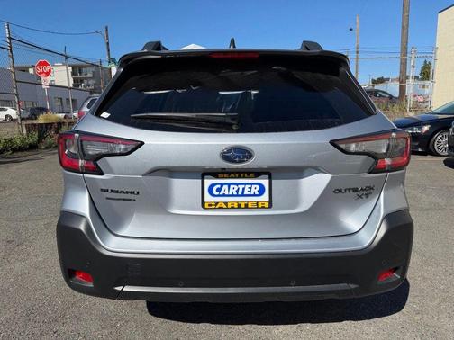 Ice Silver Metallic 2025 Subaru Outback Onyx Edition XT