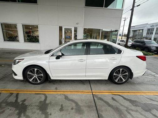 Crystal White Pearl 2019 Subaru Legacy 3.6R Limited