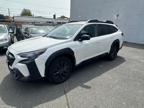Crystal White Pearl 2023 Subaru Outback Onyx Edition