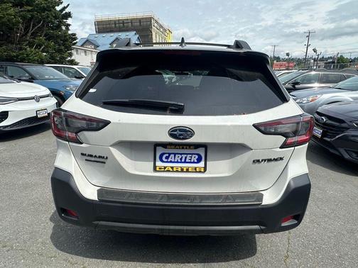 Crystal White Pearl 2023 Subaru Outback Onyx Edition