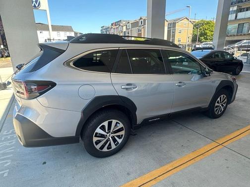 Ice Silver Metallic 2024 Subaru Outback Premium