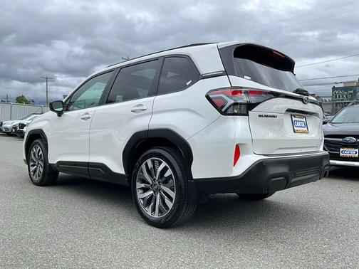 Crystal White Pearl 2025 Subaru Forester Touring