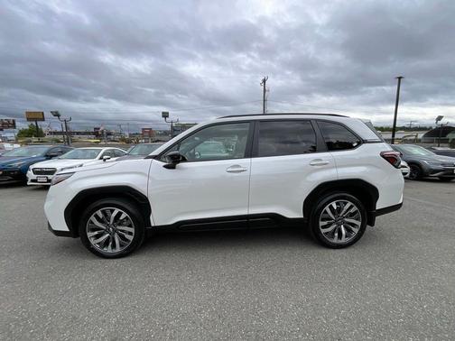 Crystal White Pearl 2025 Subaru Forester Touring