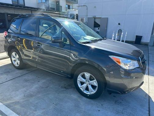 Dark Gray Metallic 2016 Subaru Forester 2.5i Premium