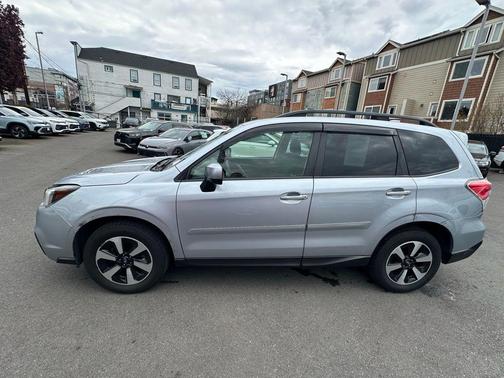 Ice Silver Metallic 2018 Subaru Forester 2.5i Premium
