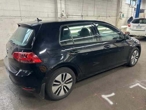 2016 Volkswagen e-Golf SE
