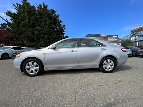 Classic Silver Metallic 2009 Toyota Camry LE