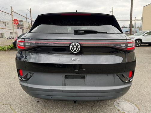 Deep Black Pearl Effect 2023 Volkswagen ID.4 Pro S