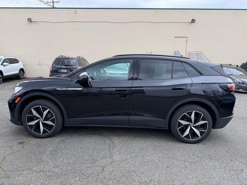 Deep Black Pearl Effect 2023 Volkswagen ID.4 Pro S